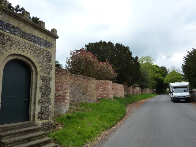 Crinkle-crankle walls near Bramfiels, Suffolk